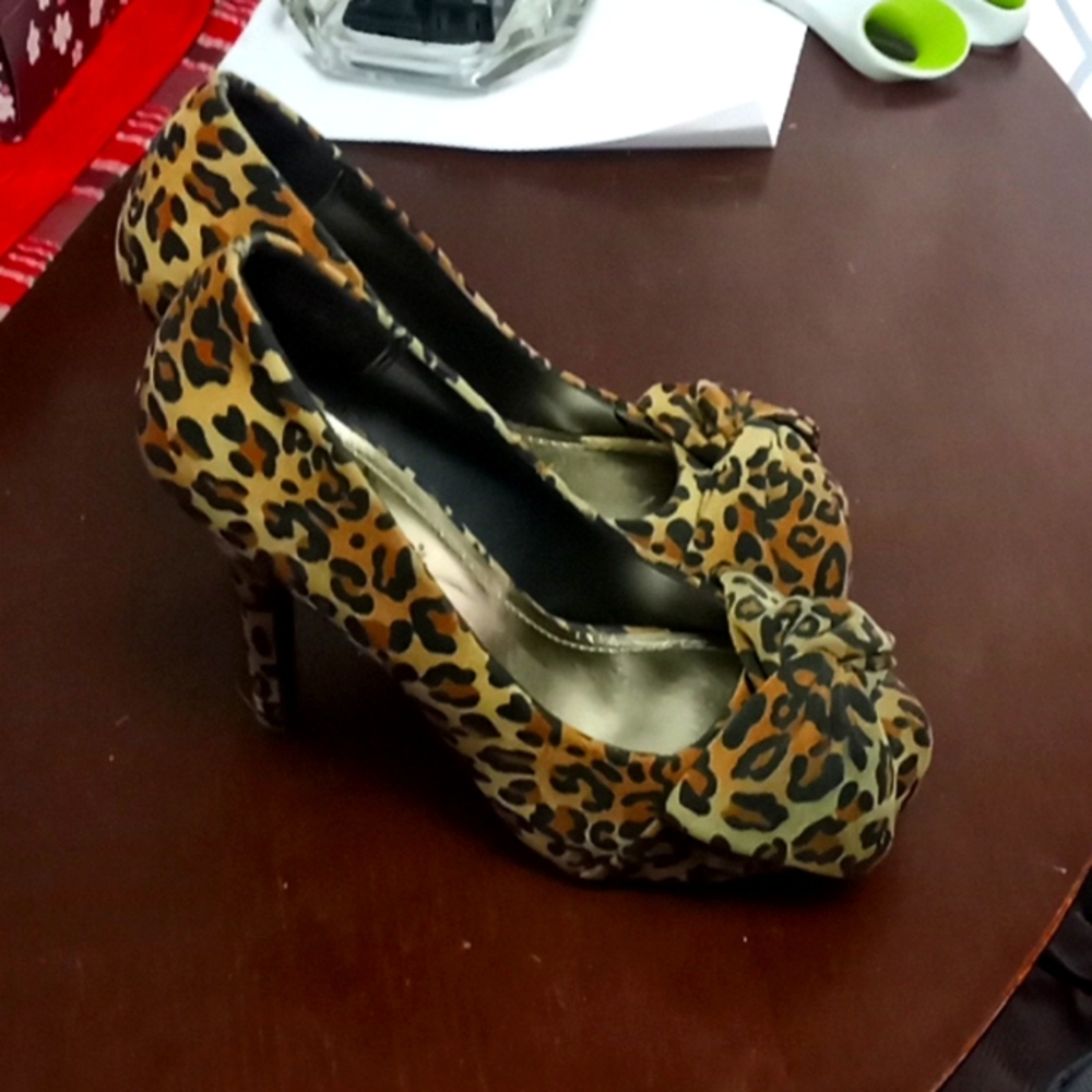 Leopard print heels 7.5